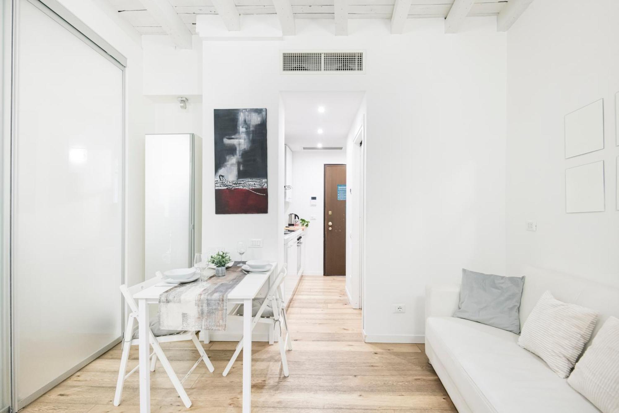 Amazing, New & Fully Furnished Studio In Duomo Milan Bagian luar foto